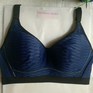 Victorias Secret Incredible Sports Bra 32C